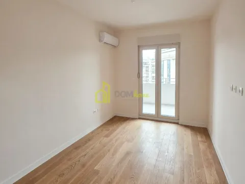 Izdavanje, dvosoban stan, Central Point, Podgorica - image 1