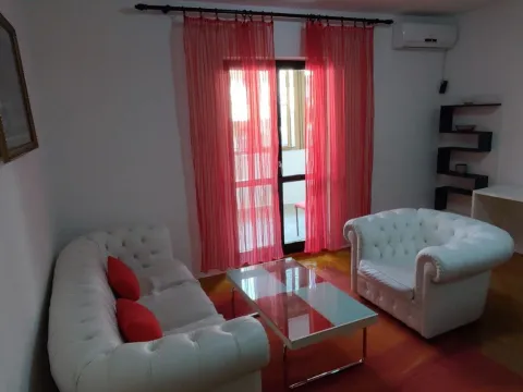 Izdavanje, jednosoban stan, 48m², Malo Brdo, Podgorica - image 2