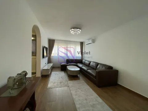 Dnevna soba sa ugaonom garniturom, stočićem i TV-om. - image 23