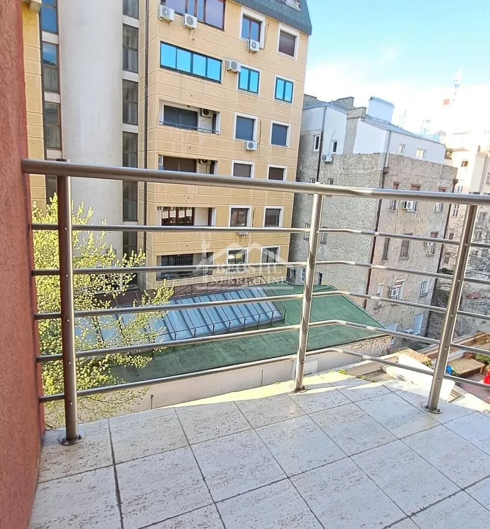 Rent, four bedroom apartment, 156m², Vračar Sve Podlokacije, Beograd