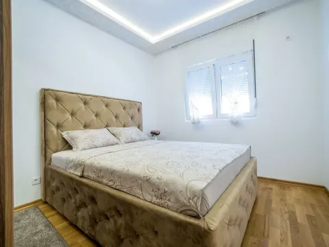 Rent, one bedroom apartment, 45m², Budva, Crna Gora - image 12