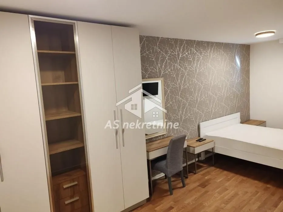 Rent, three bedroom apartment, 77m², Crveni Krst, Beograd