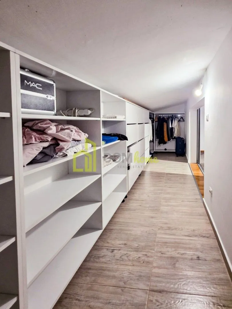 Rent, four bedroom apartment, 160m², Stari Aerodrom, Podgorica