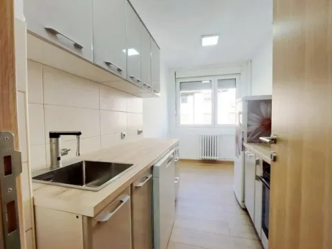 Rent, three bedroom apartment, 73m², Savski Venac, Beograd - image 11