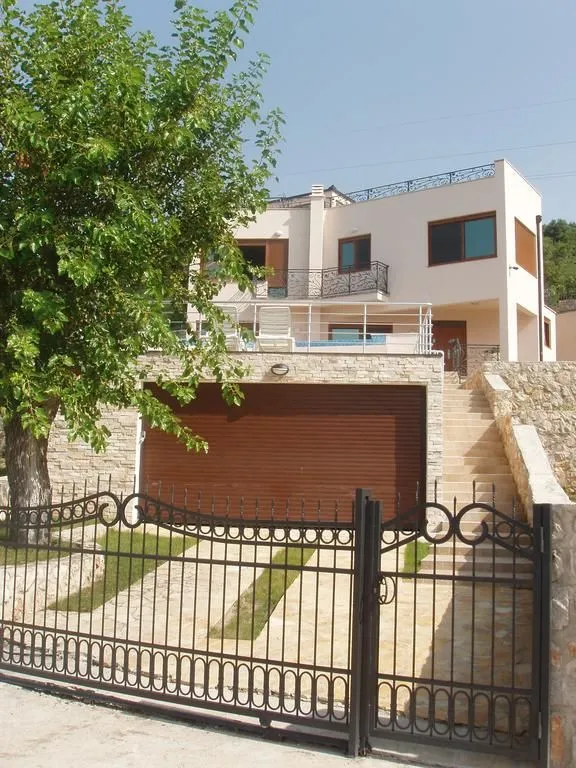 Sale, house, 290m², Bar, Crna Gora