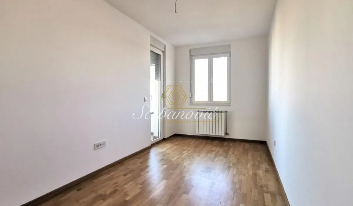 Prodaja, četvorosoban stan, 80m², Petrovaradin, Novi Sad