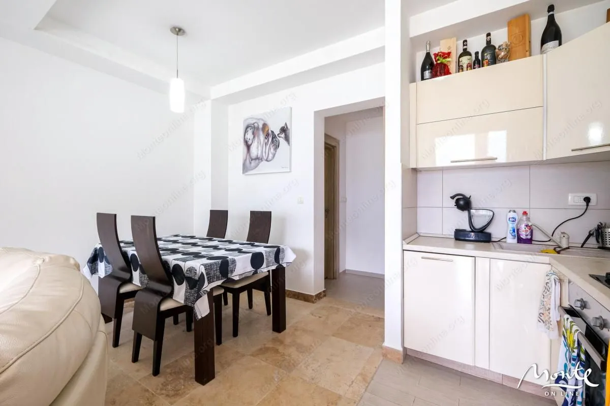 Prodaja, dvosoban stan, 68m², Kostanjica, Kotor