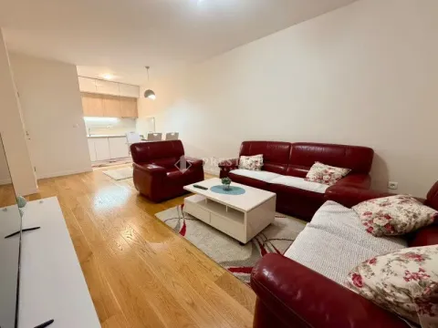 Spacious living room connected with the kitchen. - image 3