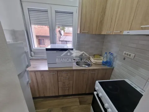 Prodaja, četvorosoban stan, 79m², Južni Bulevar, Vračar Sve Podlokacije - image 12