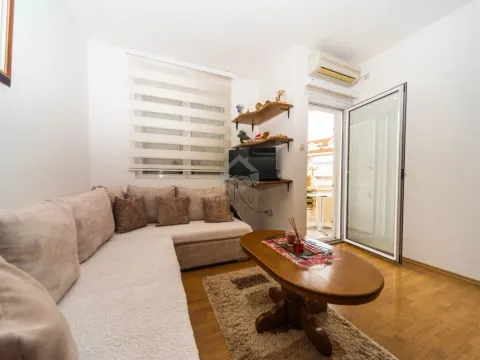 Rent, one bedroom apartment, 47m², Budva, Crna Gora - image 2