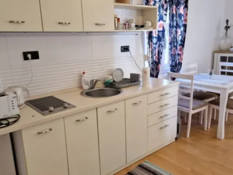 Izdavanje, jednosoban stan, 50m², Tivat, Crna Gora - image 4