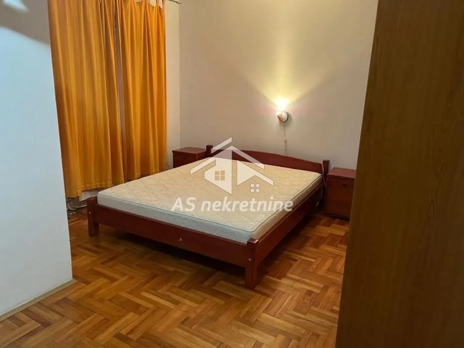 Izdavanje, trosoban stan, 120m², Uciteljsko Naselje, Zvezdara Sve Podlokacije
