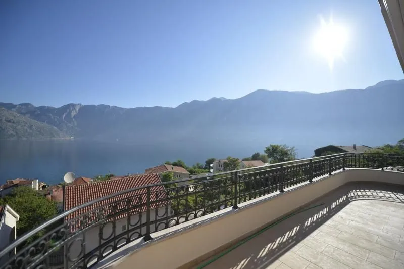 Prodaja, četvorosoban stan, 123m², Herceg Novi, Crna Gora