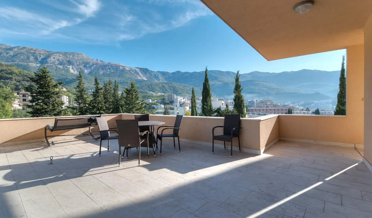 Prodaja, trosoban stan, 189m², Zavala, Budva