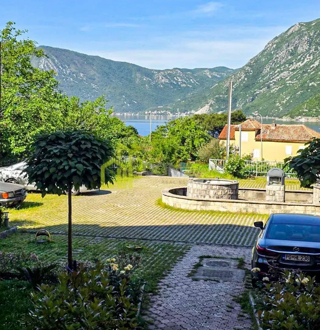 Prodaja, jednosoban stan, 65m², Risan, Kotor