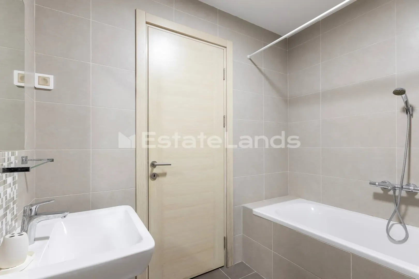 Prodaja, dvosoban stan, 84m², Morinj, Kotor