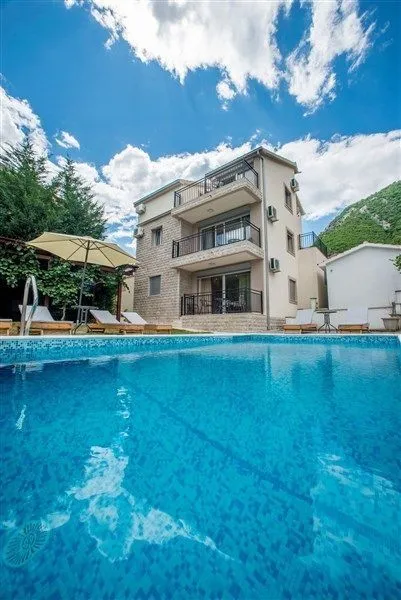 Sale, house, 400m², Stoliv, Kotor