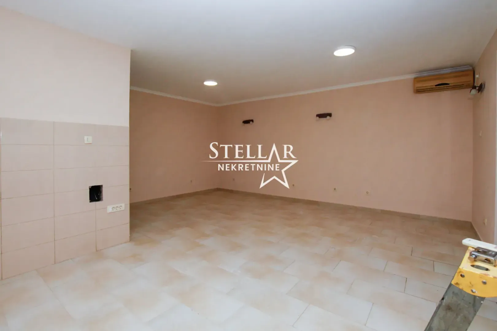 Rent, office space, 30m², Stari Aerodrom, Podgorica