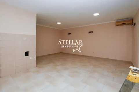 Rent, office space, 30m², Stari Aerodrom, Podgorica - image 3
