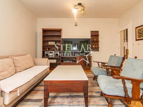 Rent, house, 220m², Tološi, Podgorica - image 2
