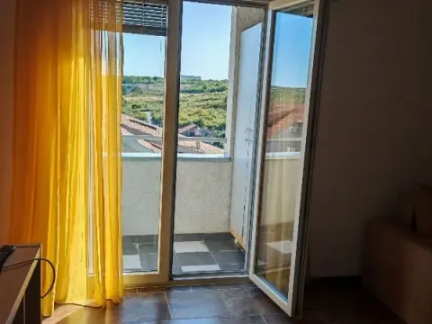 Rent, four bedroom apartment, 120m², Rakovica, Beograd - image 13