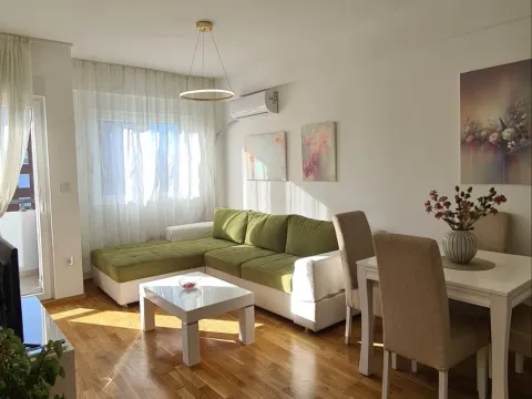 Izdavanje, jednosoban stan, 42m², Zabjelo, Podgorica