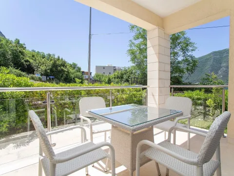 Prodaja, dvosoban stan, 65m², Dobrota, Kotor - image 10