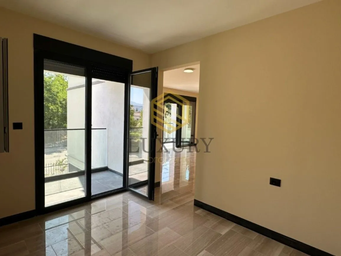 Izdavanje, trosoban stan, 111m², Zagorič, Podgorica