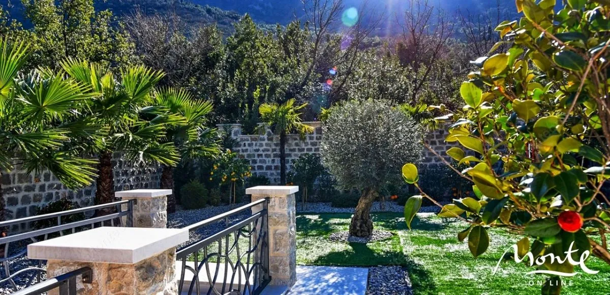 Sale, house, 382m², Stoliv, Kotor