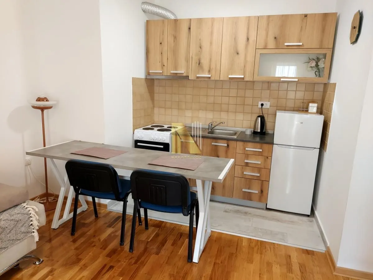 Izdavanje, jednosoban stan, 40m², Salajka, Novi Sad Sve Podlokacije