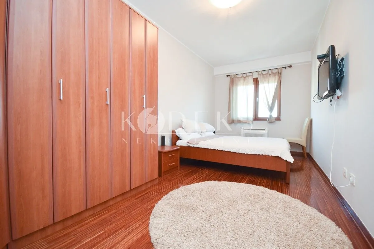 Izdavanje, dvosoban stan, 75m², Gorica C, Podgorica