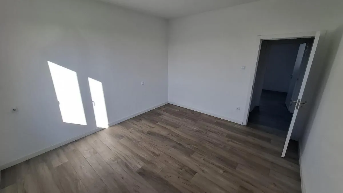 Prodaja, četvorosoban stan, 95m², Veternik, Novi Sad Sve Podlokacije