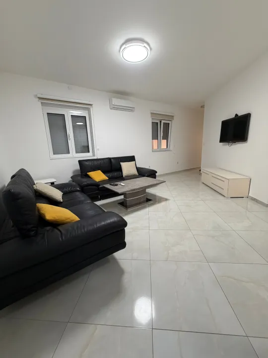 Izdavanje, jednosoban stan, 55m², Ilino, Bar