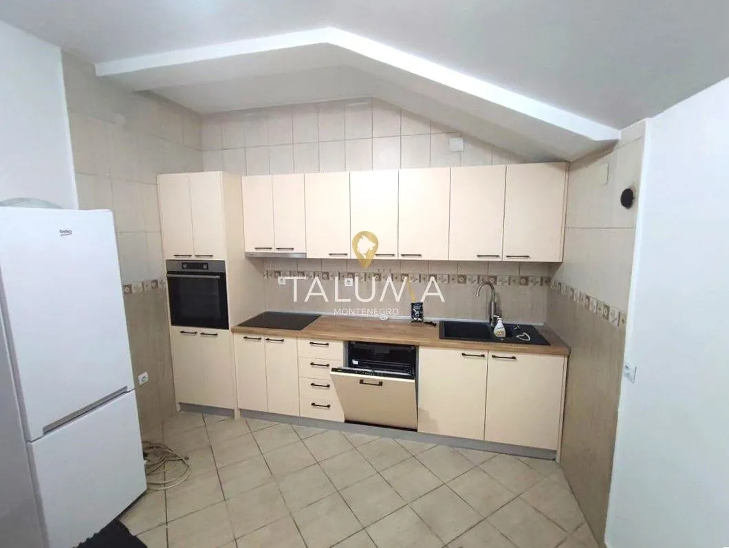 Rent, apartment, 150m², Stari Aerodrom, Podgorica
