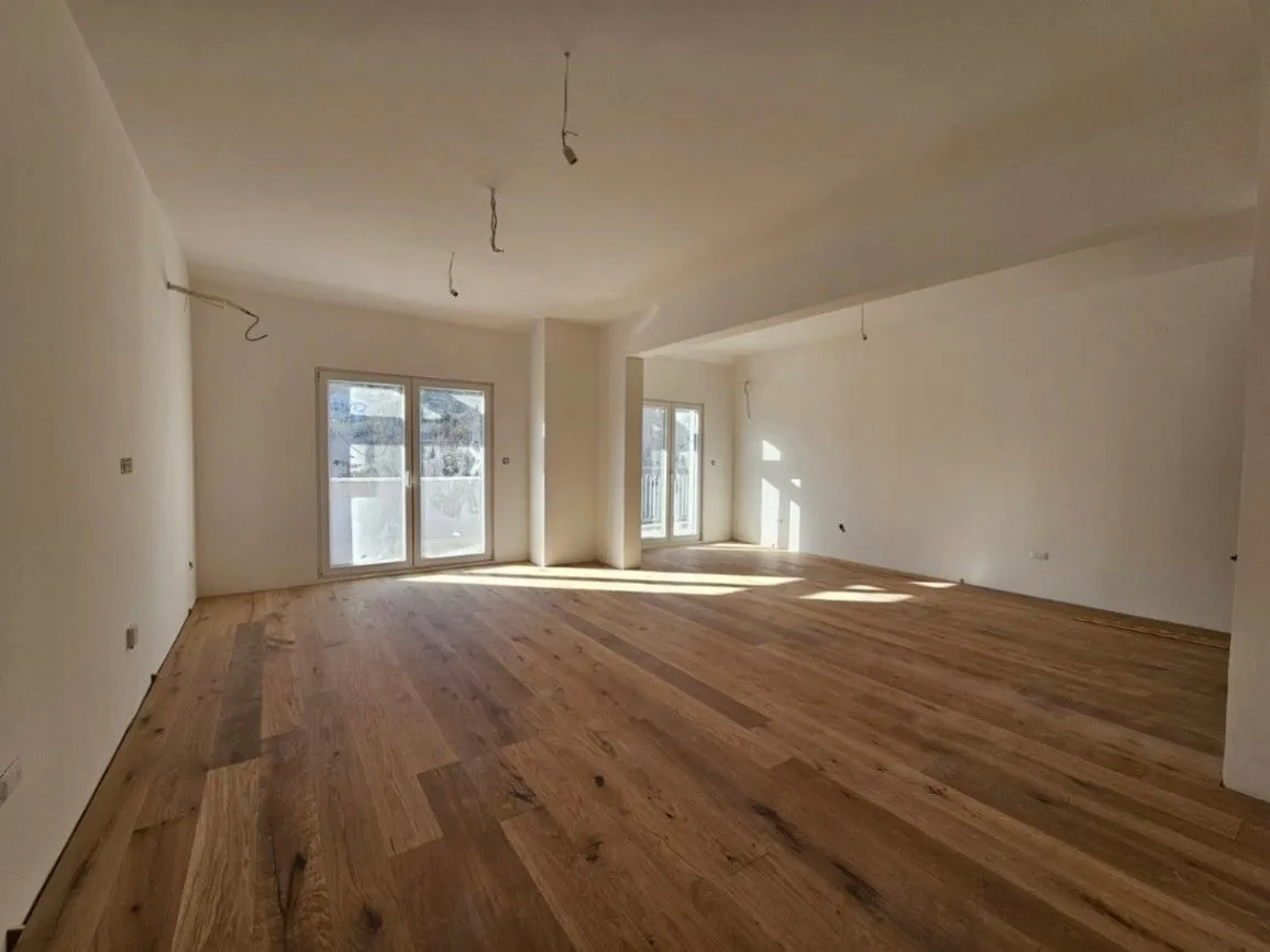 Prodaja, trosoban stan, 128m², Momišići, Podgorica