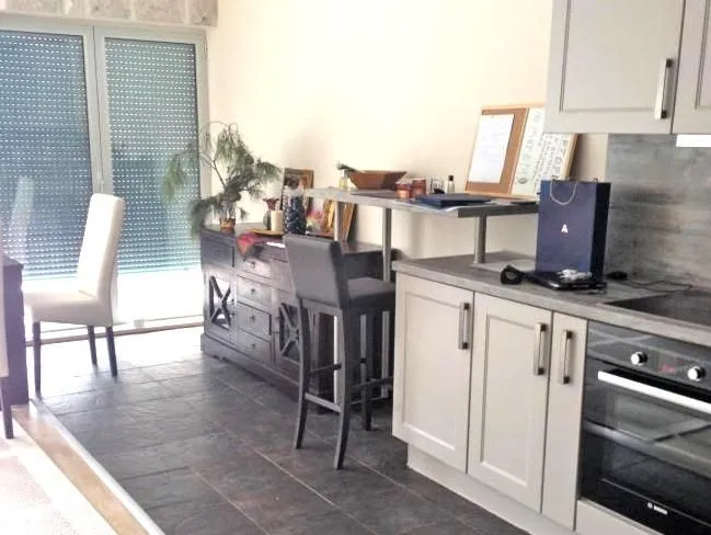 Prodaja, stan, 76m², Dobrota, Kotor