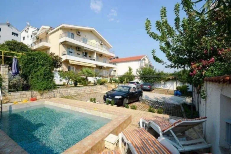 Prodaja, dvosoban stan, 72m², Đenovići, Herceg Novi