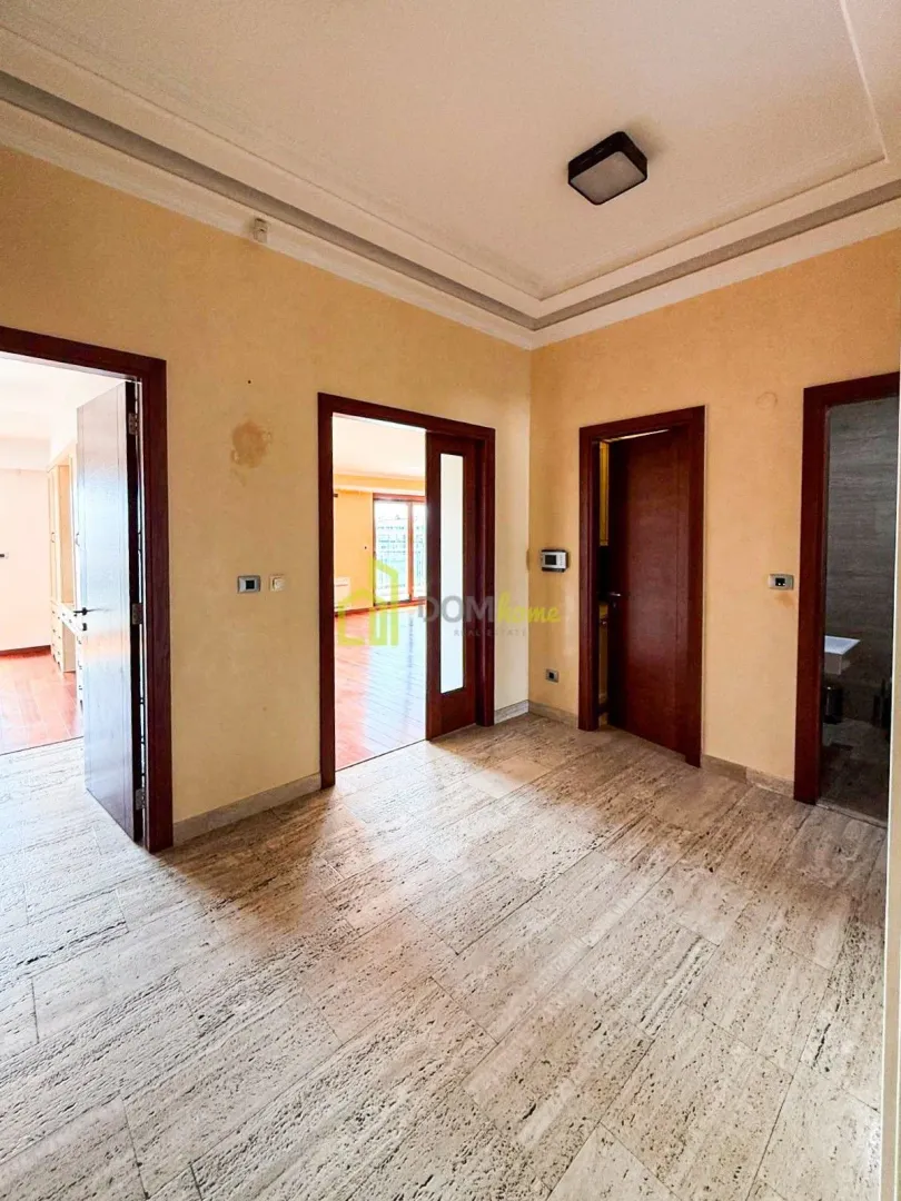 Izdavanje, trosoban stan, 138m², Preko Morače, Podgorica