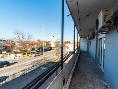 Izdavanje, poslovni prostor, 80m², Stara Varoš, Podgorica - image 9