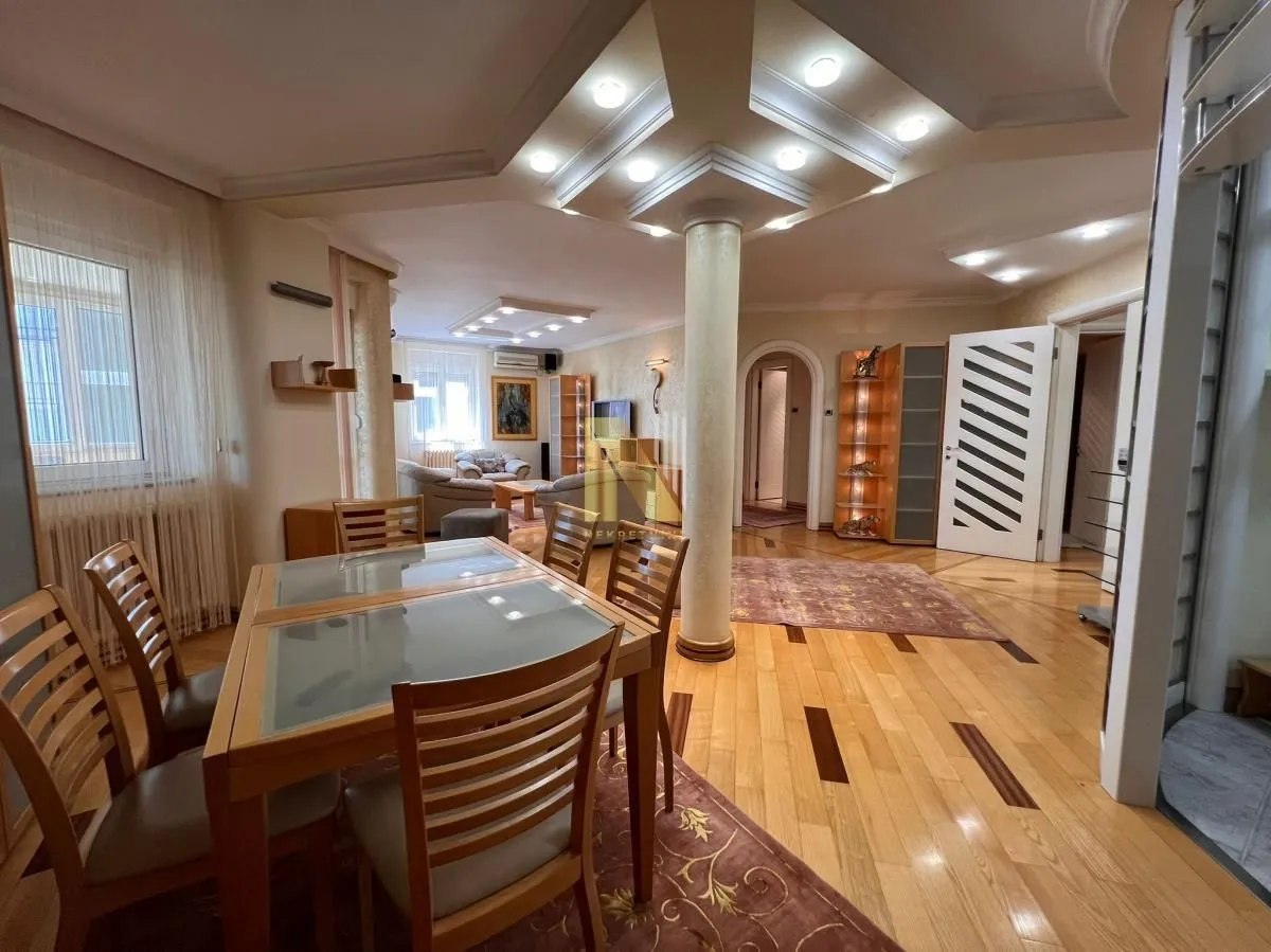 Izdavanje, četvorosoban stan, 148m², Stari grad, Novi Sad