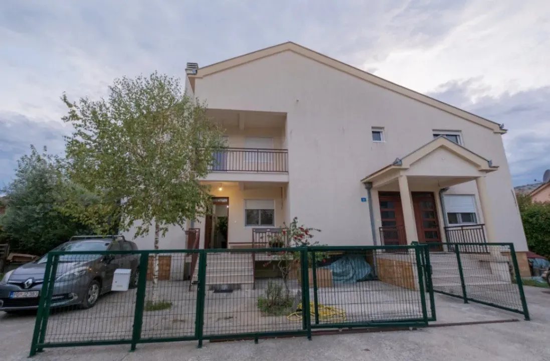 Rent, house, 220m², Tološi, Podgorica