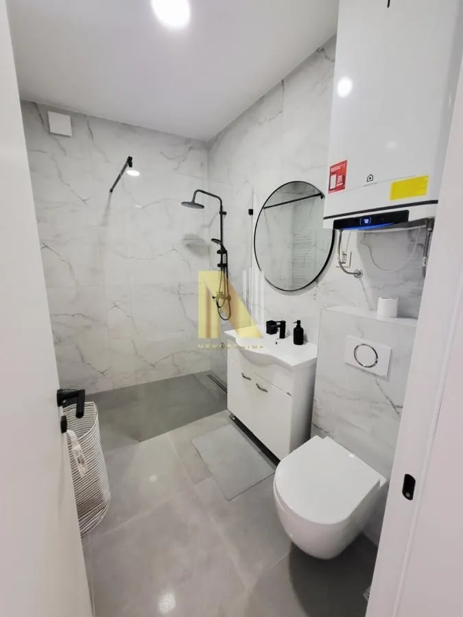 Izdavanje, trosoban stan, 73m², Centar, Novi Sad
