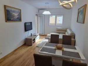 Izdavanje, jednosoban stan, 50m², City Kvart, Podgorica