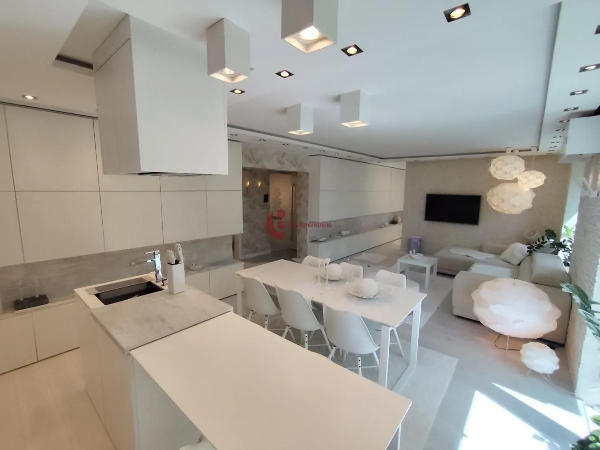 Prodaja, stan, 104m², Kertvaroš, Subotica