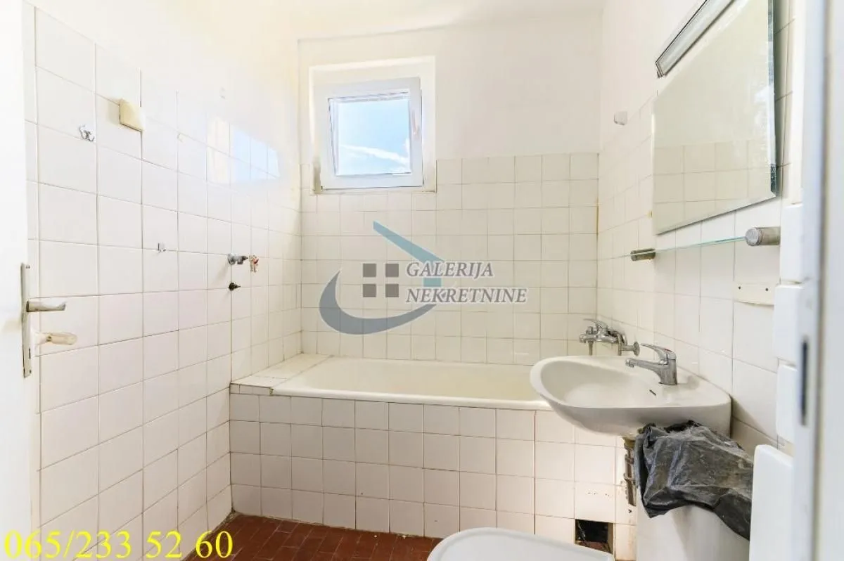 Prodaja, trosoban stan, 77m², Banjica, Voždovac Sve Podlokacije