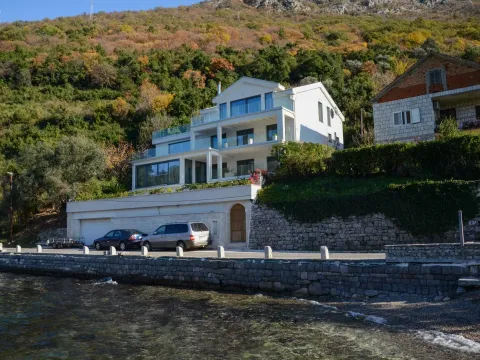 Sale, house, 513m², Tivat, Crna Gora