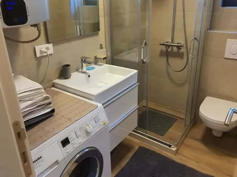 Izdavanje, jednosoban stan, 50m², Centar, Tivat - image 6