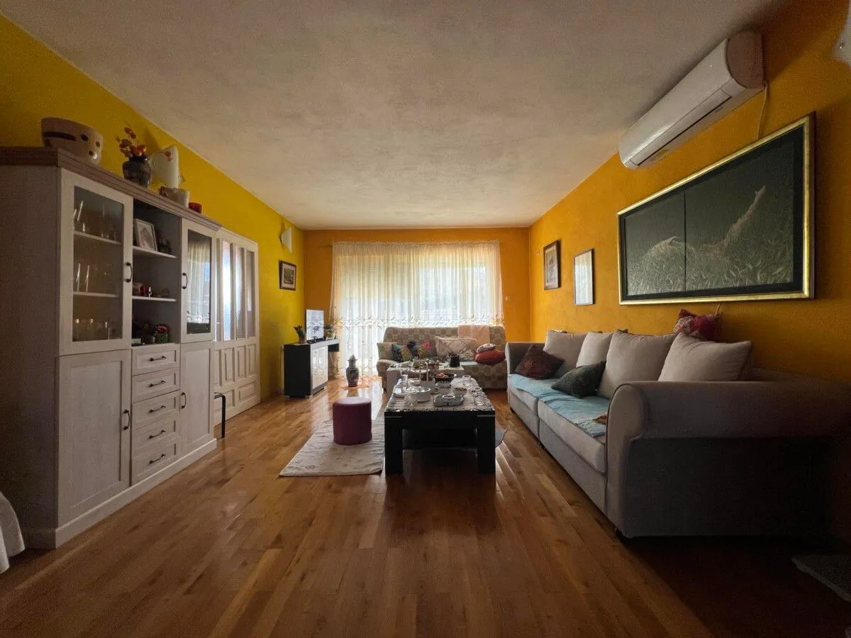 Prodaja, kuća, 375m², Donja Gorica, Podgorica