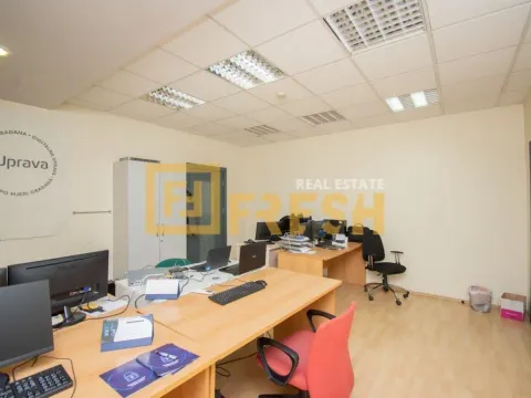 Prodaja, poslovni prostor, 533m², Centar, Podgorica - image 19