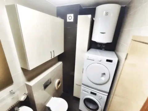 Izdavanje, jednosoban stan, 52m², Blok 6, Podgorica - image 11